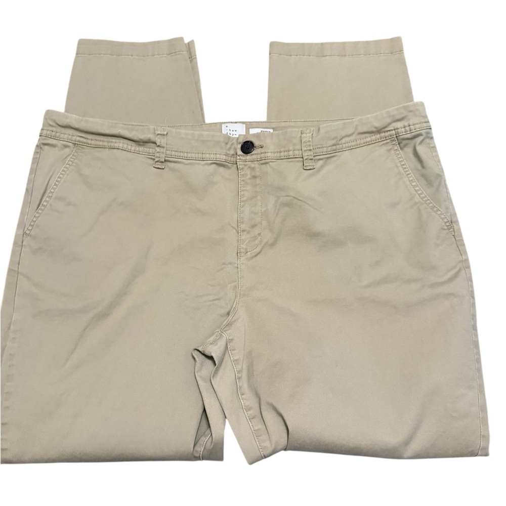 EUC A New Day Women’s Khaki Pants